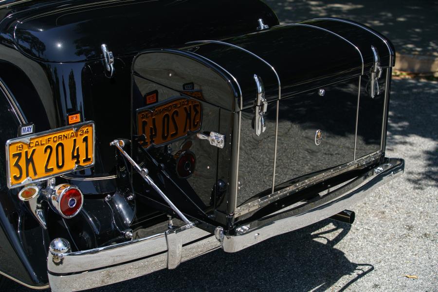 Детали экстерьера Packard Twelve Club Sedan (1107-736) 1934 года  (фото 10 из 38)